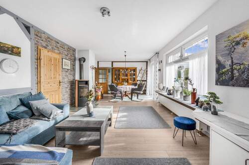 Wohnzimmer und Essbereich - 4 Zimmer Einfamilienhaus zum Kaufen in Hambühren