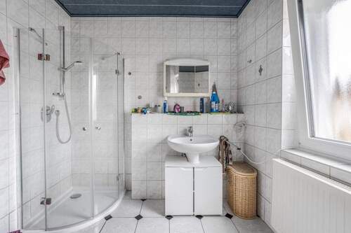 Badezimmer EG - 4 Zimmer Einfamilienhaus in Hambühren