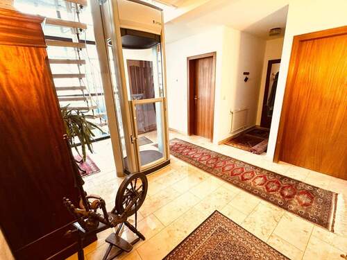 7. Eingangsbereich EG - 