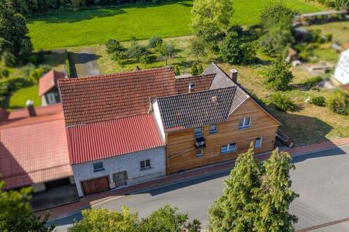 Aufnahme aus der Vogelperspektive - Einfamilienhaus mit 265,00 m&sup2; in Lohra zum Kaufen