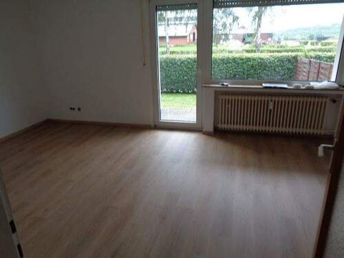 Wohnzimmer mit Zugang zur Terrasse - 2 Zimmer Etagenwohnung zur Miete in Hamm