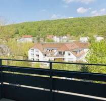 IHRE NEUE WOHLFÜHLOASE: 4,5-Zimmer mit Balkon, saniertem Tageslichtbad und tollem Ausblick! - Bad Gandersheim