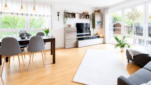 Wohnzimmer - 5 Zimmer Reihenendhaus zum Kaufen in Herrenberg