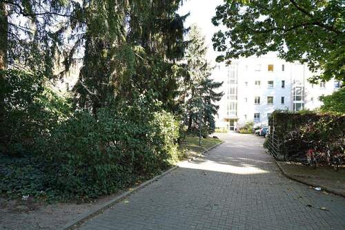 Zufahrt - Etagenwohnung mit 56,10 m² in Berlin zum Kaufen