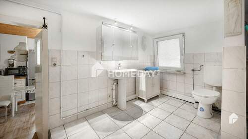 EG Badezimmer 1 2 - 