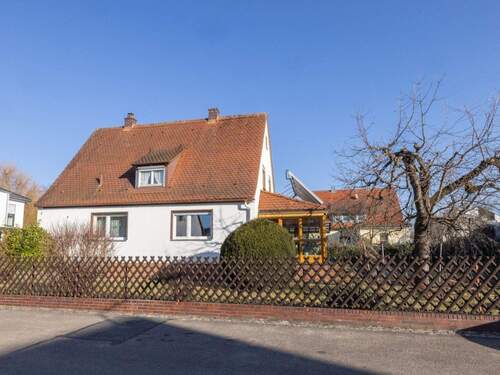 Hausansicht Straßenseite - Freist. Einfamilienhaus in Katzwang sucht junge Familie! Haus kaufen