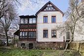 Haus Außenansicht I - 6 Zimmer Mehrfamilienhaus, Wohnhaus in Frankfurt am Main