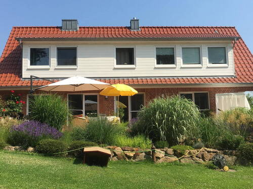 Rückseite mit Terrasse - 5 Zimmer Einfamilienhaus in Buchholz