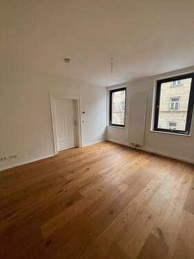 Wohnzimmer - Neu renovierte 3-Zimmer-Wohnung in City-Lage