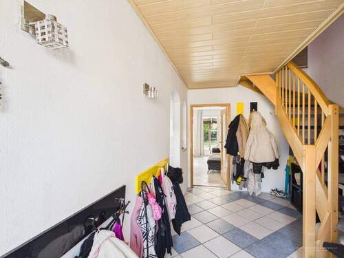 Flur - 4 Zimmer Doppelhaushälfte in Schiffdorf / Spaden