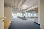 Vielfältige Produktionshalle mit Büros - 