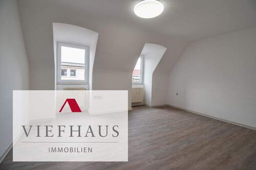 Viefhaus Immobilien Würzburg - Helle 2-Zimmerwohnung mit Wohnküche in zentraler Lage - frisch saniert im 4. Obergeschoss
