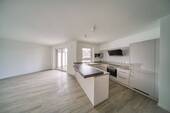 Wohnzimmer - Komfort trifft Ruhe: 2 Zimmer-Wohnung mit Balkon & Stellplatz Am Hohenwedel