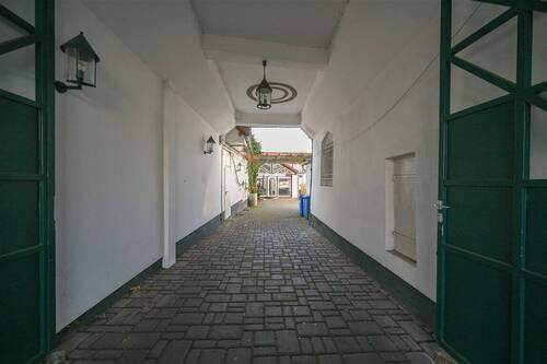 Ostseite Hofeinfahrt - 