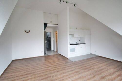 Wohn- und Schlafraum mit offener Küche - 1 Zimmer Etagenwohnung in Bremen