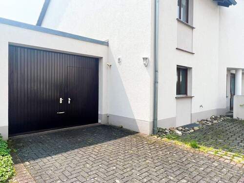 Garage & Stellplatz - 