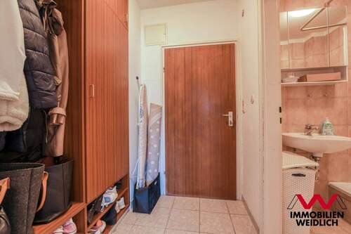 Diele - Etagenwohnung mit 33,00 m² in Kirchseeon zum Kaufen