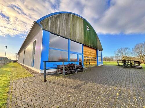 Außenansicht Lager- und Produktionshalle - 