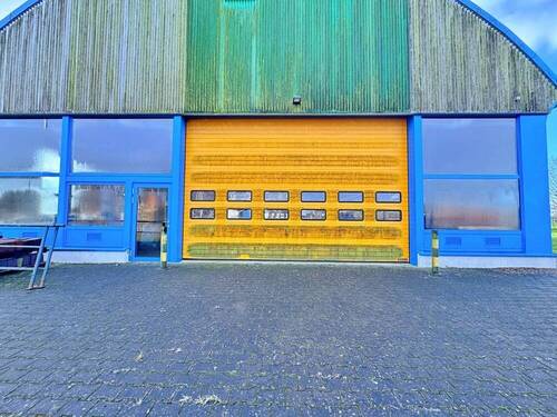 Außenansicht Lager- und Produktionshalle - 