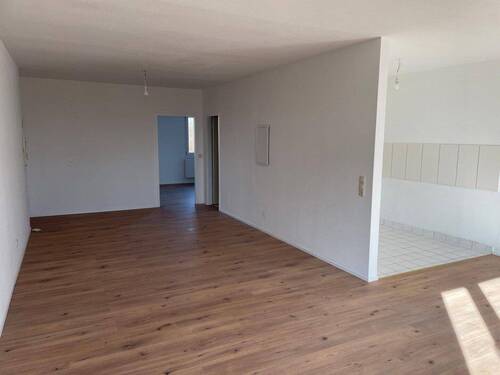 Bild 2 - 3 Zimmer Etagenwohnung zur Miete in Apolda