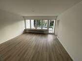 Wohnzimmer - Helle 4-Zimmer Wohnung mit Balkon in ruhiger Lage