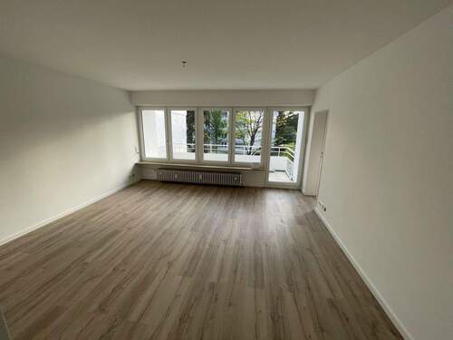 Wohnzimmer - Helle 4-Zimmer Wohnung mit Balkon in ruhiger Lage