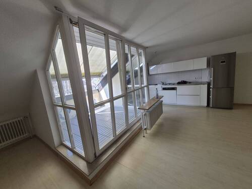 Blick Dachterrasse und EBK - 2 Zimmer Etagenwohnung in Karlsruhe