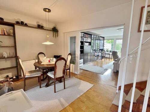 Diele mit Essplatz - 