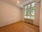 Das Schlafzimmer mit Blick auf den Wall - Etagenwohnung mit 40,00 m&sup2; in Rheinberg zum Kaufen
