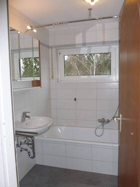 P1020137.JPG - 7 Zimmer Etagenwohnung in Gottmadingen