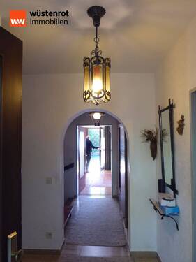 Flur Blick zum Wohnzimmer - Doppelhaushälfte mit 134,00 m² in Puchheim / Puchheim-Bahnhof zum Kaufen