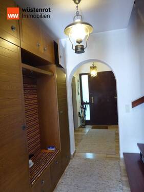 Flurbereich Blick zur Eingangstür - 