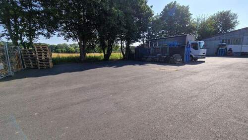 Parkfläche vor der Halle - Halle zur Miete in Köln