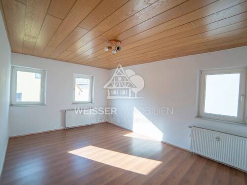 Wohnzimmer - 2 Zimmer Etagenwohnung in Fürth