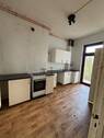 Küche mit Zugang zum Balkon - 