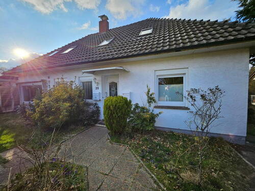 Hausansicht - 7 Zimmer Einfamilienhaus zum Kaufen in Ritterhude