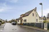 Straßenansicht Haus a. - Mehrfamilienhaus, Wohnhaus mit 230,00 m&sup2; in Monheim am Rhein / Baumberg zum Kaufen