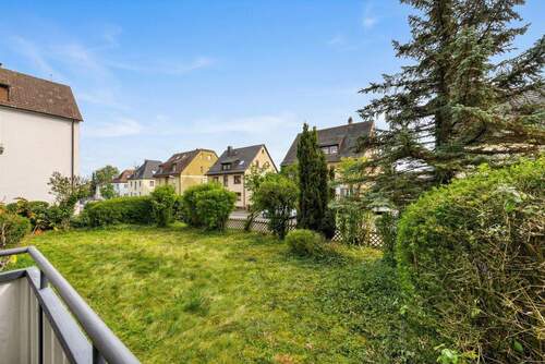 Blick vom Balkon - Etagenwohnung mit 72,00 m&sup2; in Stuttgart zur Miete