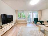 Wohnzimmer 2 - PROVISIONSFREI: Gepflegte und renovierte 3-Zimmer Wohnung mit Balkon