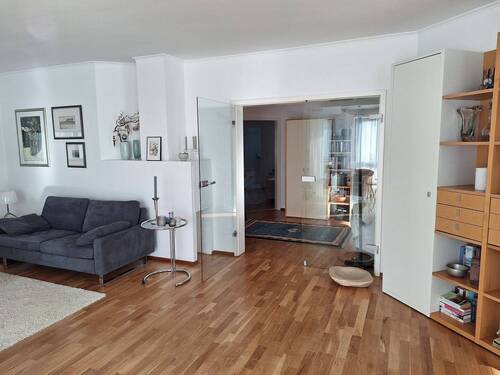 Wohnraum mit Blick in den Flur.jpg - 