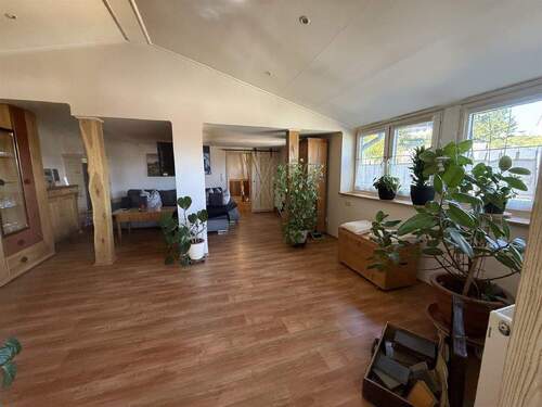 Wohnzimmer - 4 Zimmer Einfamilienhaus zum Kaufen in Gackenbach