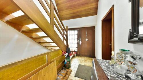 Eingangsbereich - 8 Zimmer Einfamilienhaus zum Kaufen in Isernhagen