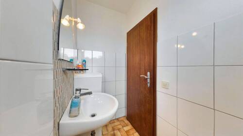 Gäste WC - 8 Zimmer Einfamilienhaus in Isernhagen
