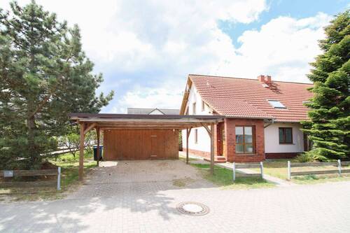Außenansicht vorn + Doppelcarport - 