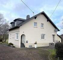 Großzügiges Wohnhaus mit Wellnessbereich, Halle und weitläufigem Grundstück – Wohnen & Arbeiten in naturnaher Ruhe - Eschfeld