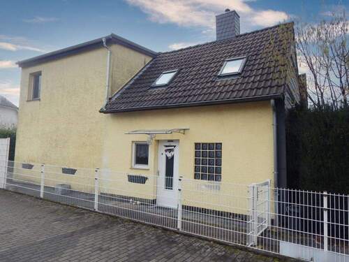 Hausansicht - 6 Zimmer Doppelhaushälfte zum Kaufen in Langenfeld