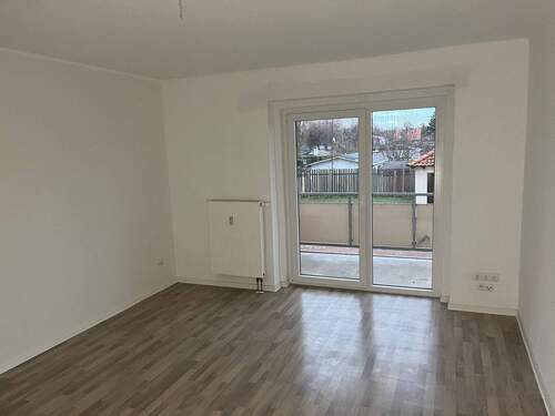 Wohnzimmer - 2 Zimmer Etagenwohnung zur Miete in Erfurt