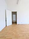 vom Wohnzimmer durch den Flur - 