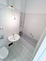 Badezimmer mit Wanne - 