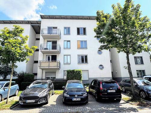Hausansicht Front - 2 Zimmer Etagenwohnung zum Kaufen in Schönefeld